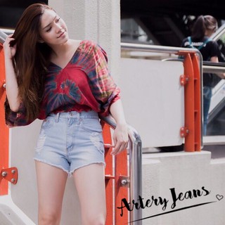 ARTERY JEANS / รุ่นผ้านอกทรง V-Shape / ขาสั้นเอวสูงขาเฉียงลุ่ยกีดขาด (สียีนส์ซีด)