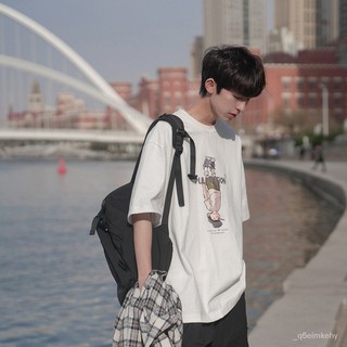 EนายWo Ziในช่วงฤดูร้อนของผู้ชายแขนสั้นTเสื้อยืดเวอร์ชั่นเกาหลีของการ์ตูนหลวมพิมพ์ฮ่องกงรสชาติสบายๆกีฬานักเรียนความเห็นอก