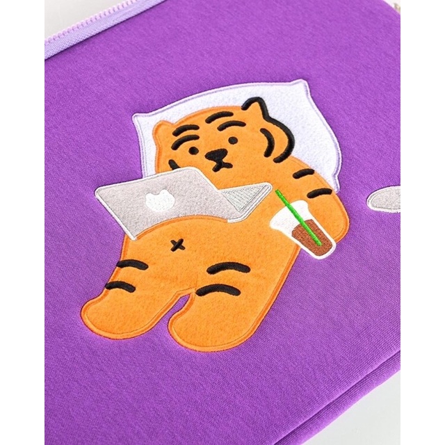 pre-order-stay-home-tiger-ipad-labtop-pouch