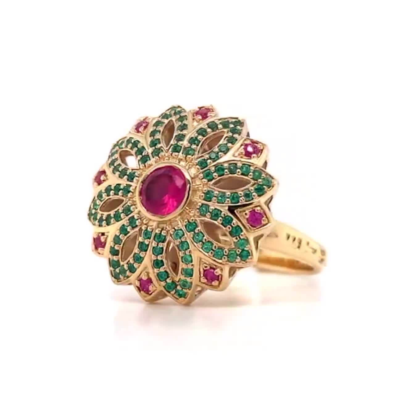 แหวนแฟชั่น-ethniq-ฝังพลอยนาโนนำเข้า-สีเขียวมรกต-แดงทับทิม-ชุบทองสีเหลือง-yellow-gold