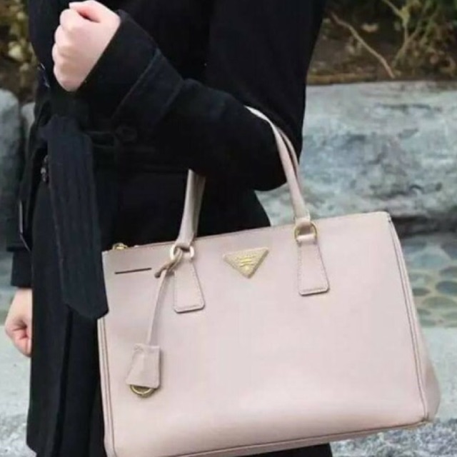 Prada saffiano cameo sale