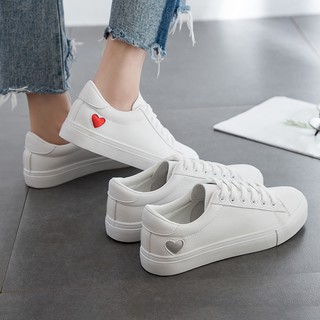 สินค้า (พร้อมส่ง 🇹🇭) DD&OO รองเท้าผ้าใบหนังนิ่มสีขาว ลาย mini heart | P35