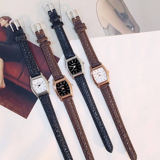 ภาพหน้าปกสินค้านาฬิกาแฟชั่น Ladies Watch นาฬิกาผู้หญิงเข็มขัดน้ำหน้าปัดเล็กเข็มขัดบางเกาหลีย้อนยุคมินิควอตซ์นาฬิกาผู้หญิงดู สไตล์เกาหลี ที่เกี่ยวข้อง