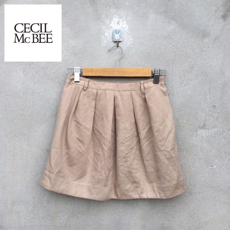 กระโปรงสั้น-สีครีม-cecil-mcbee