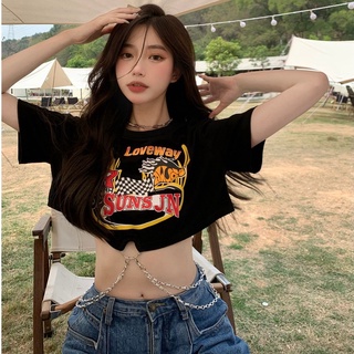 เสื้อยืด แต่งสายโซ่สั้น เข้ากับทุกการแต่งกาย สุดเซ็กซี่ สําหรับผู้หญิง เสื้อยืดแขนสั้น สีดํา สําหรับผู้หญิง