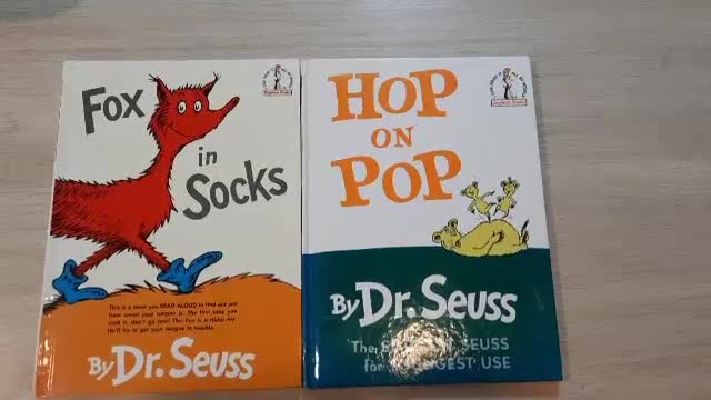 หนังสือ-เด็ก-ภาษาอังกฤษ-dr-seuss-cat-in-the-hat