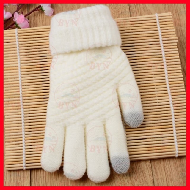 ภาพหน้าปกสินค้าถุงมือกันหนาว ทัชสกรีน ถุงมือไหมพรมกันหนาว (พร้อมส่ง) จากร้าน byn_coat บน Shopee