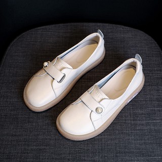 ภาพหน้าปกสินค้ารองเท้าขี้เกียจ รองเท้าคัชชูผู้หญิง  ใส่สบาย  สีขาวล้วน แต่งลายหัวใจด้านข้าง ที่เกี่ยวข้อง