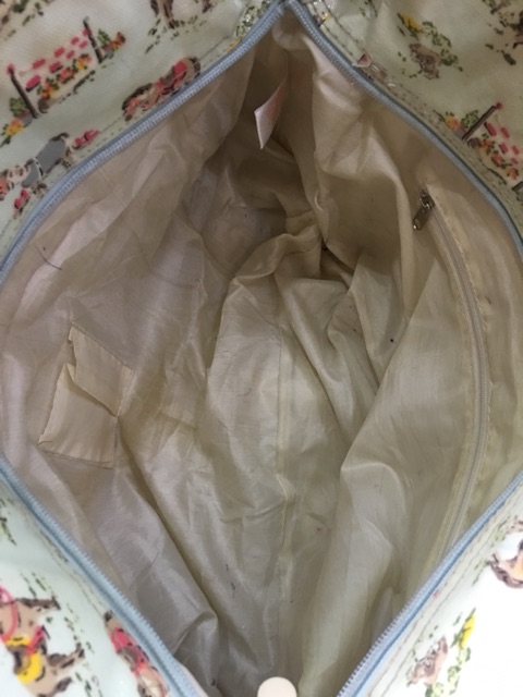 กระเป๋าพลาสติกกันน้ำสีเขียวอ่อน-ทรงชอปปิ้ง-แบรนด์แท้-cath-kidston-มือ2