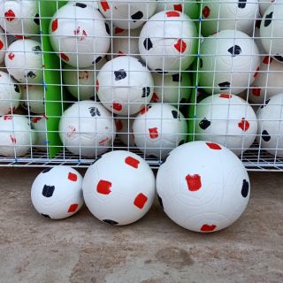 รูปภาพขนาดย่อของลูกบอล ลูกบอลพลาสติก ลูกบอลพลาสติกสีขาว ฟุตบอล Footballลองเช็คราคา