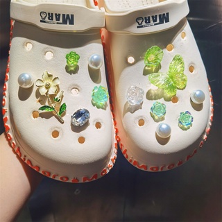 Crocs Jibbitz DIYเครื่องประดับ ไข่มุก รูปผีเสื้อ สีโปร่งใส สําหรับตกแต่งรองเท้า Crocs จํานวน 12 ชิ้น ต่อชุด