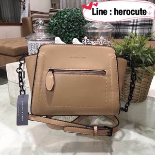 CHARLES &amp; KEITH TRAPEZE CROSSBODY BAG ของแท้ ราคาถูก