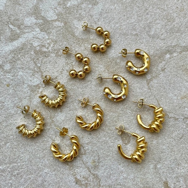 18k-gold-plated-small-hoop-earrings-lightweight-earrings-ต่างหูห่วง-ต่างหูห่วงเล็ก-ต่างหูติดหู-ต่างหูไม่แพ้