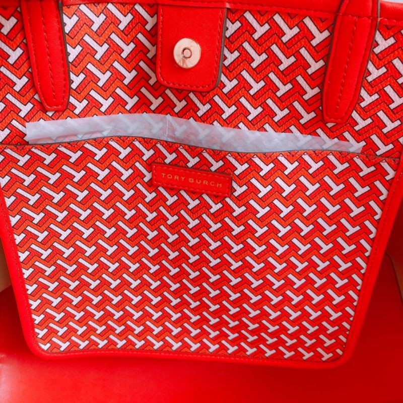 สด-ผ่อน-กระเป๋าสะพายชอปปิ้งสีแดง-tory-burch-t-zag-tote-64206-สี-red-tzag-mfo