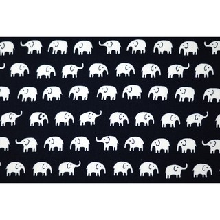 [SALE] 45x55 ซม. ผ้าเมตร ผ้าคอตตอน ผ้าฝ้ายแท้ 100% ลายช้างขาวน่ารักบนพื้นดำ [PFQ104]