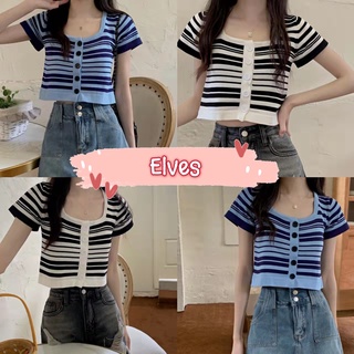 Elves✨พร้อมส่ง✨   เสื้อครอปไหมพรม แขนสั้น ดีเทลลายทาง กระดุมหน้าน่ารักมาก ~94151~