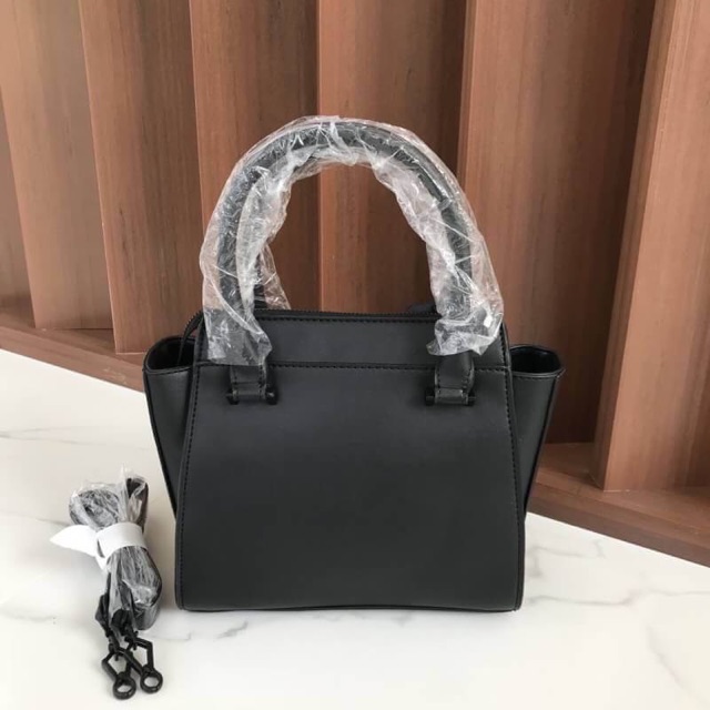 charles-amp-keith-bag-ของแท้-ราคาถูก