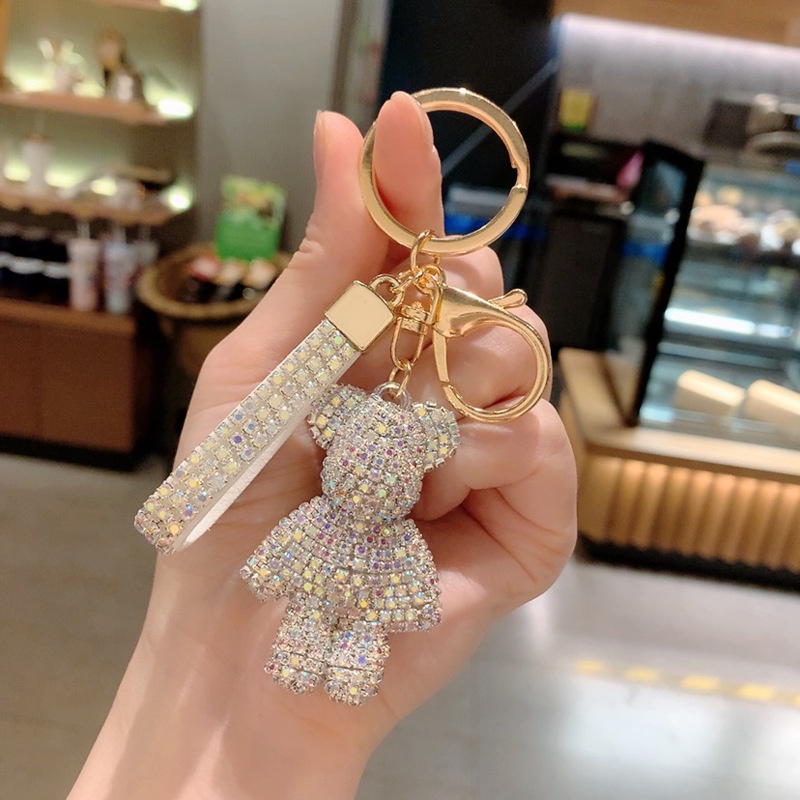 ภาพหน้าปกสินค้าเพชรหมีน้อยพวงกุญแจ ความคิดสร้างสรรค์จี้กุญแจรถ เครื่องประดับกระเป๋า Keychains with diamond