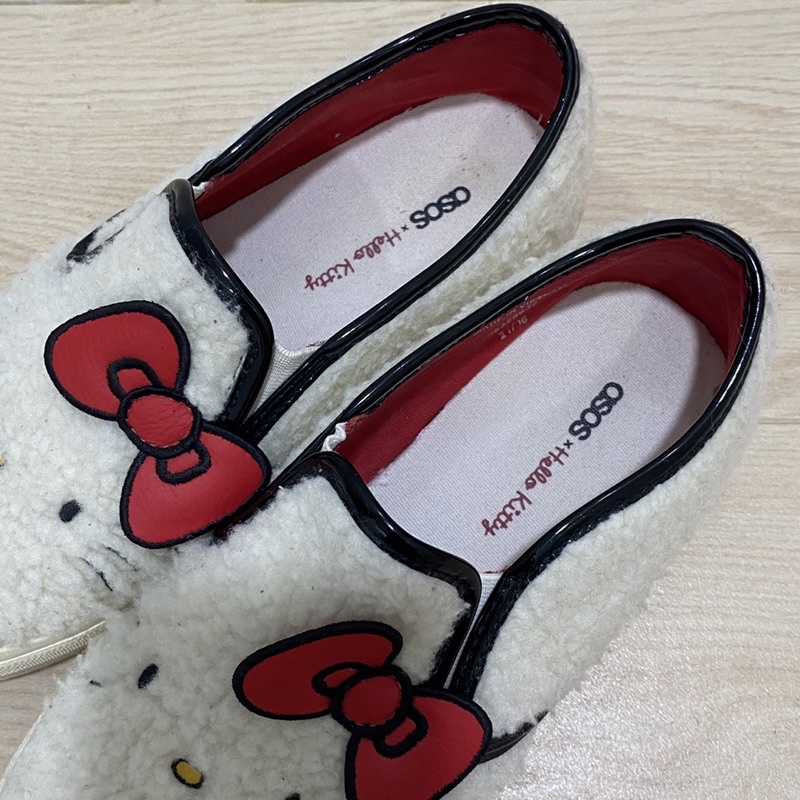 รองเท้าผ้าใบขนๆ-คิตตี้-asos-x-hello-kitty-sneaker-sherpa