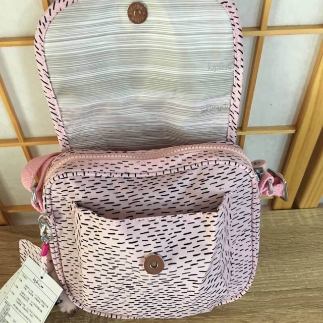 kipling-nuria-shoulder-bag-ของแท้-ราคาถูก