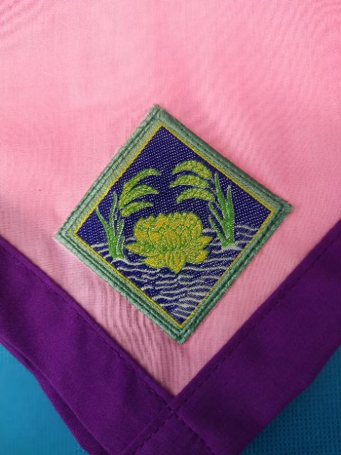 ผ้าพันคอลูกเสือ-สีชมพู-ตราจังหวัดปทุมธานี