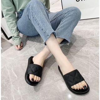 ภาพขนาดย่อของภาพหน้าปกสินค้ารองเท้าแตะตาราง นิ่มมาก ใส่สบาย มี 2 สี size 38-41 รองเท้าแตะรองเท้าเเตะผู้หญิง จากร้าน pornlimheang บน Shopee ภาพที่ 7