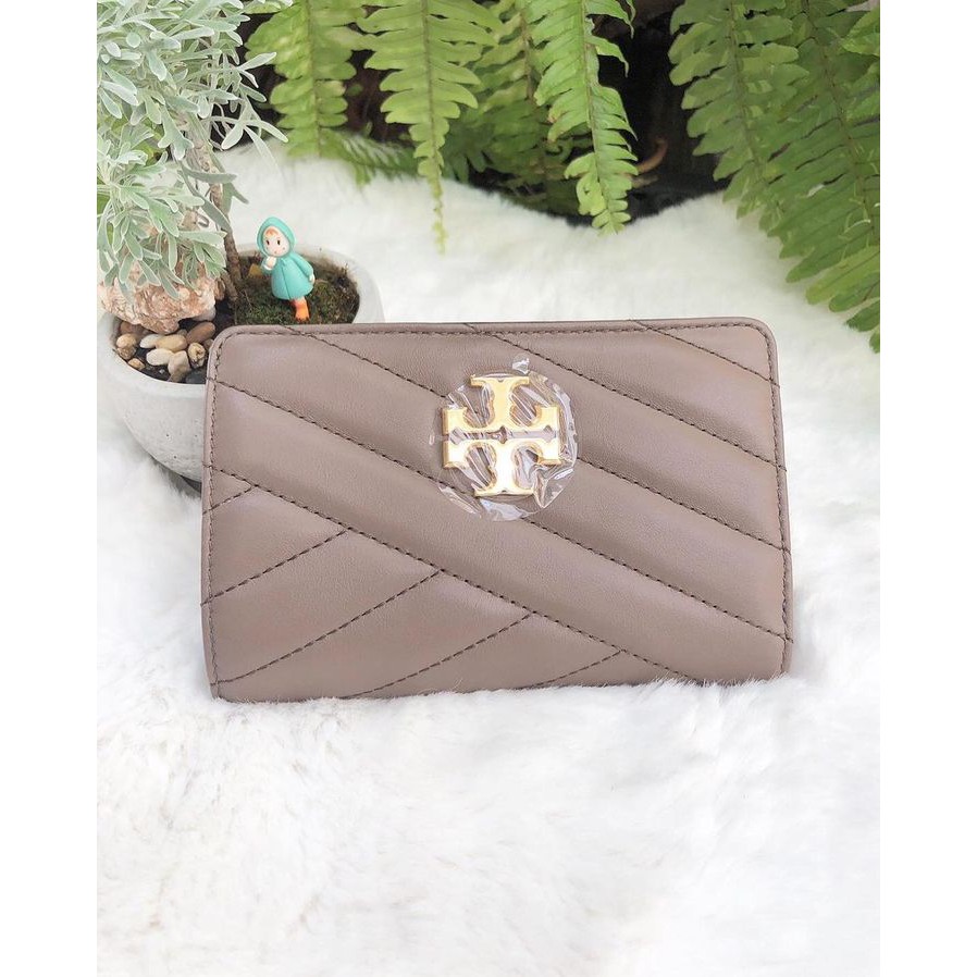 กระเป๋าสตางค์-กระเป๋าเงิน-tory-burch-kira-chevron-zip-continental-wallet