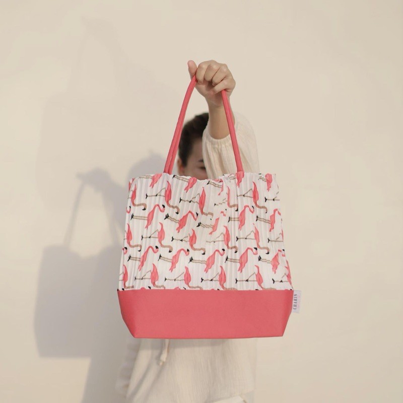 charin-brand-กระเป๋าผ้าพลีทลายดอกไม้-ไซส์เล็ก
