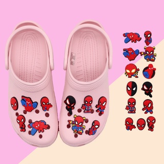 Jibbitz crocs Spiderman การ์ตูนอะนิเมะ diy ถอดได้ pvc accessories shoe charms ของขวัญคริสต์มาสสำหรับเด็ก รองเท้าแตะ หัวเข็มขัด 1000 รุ่น สําหรับคุณเลือก  อุปกรณ์รองเท้ารองเท้าแตะ