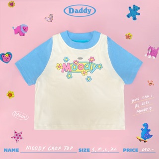 DADDY | Moody Crop Top เสื้อครอป สกรีนลาย Moody สุดน่ารัก  สีขาวแขนฟ้า