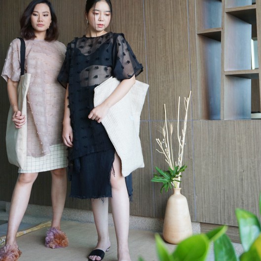 CH RUPA RAGA - AVA SQUARE TOP - เสื้อเสื้อซีทรู OVERSIZE สีดำ 3 มิติ ...