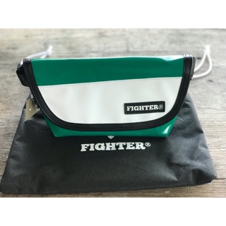 Fighter Slimz กระเป๋ารุ่นคาดอก สีเขียวคาดขาว