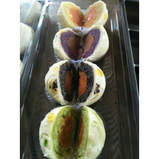 ภาพขนาดย่อของภาพหน้าปกสินค้าไส้รวมไข่ครึ่ง 8 ลูก (เลือกไส้ได้ค่ะ) จากร้าน piraya.shop บน Shopee