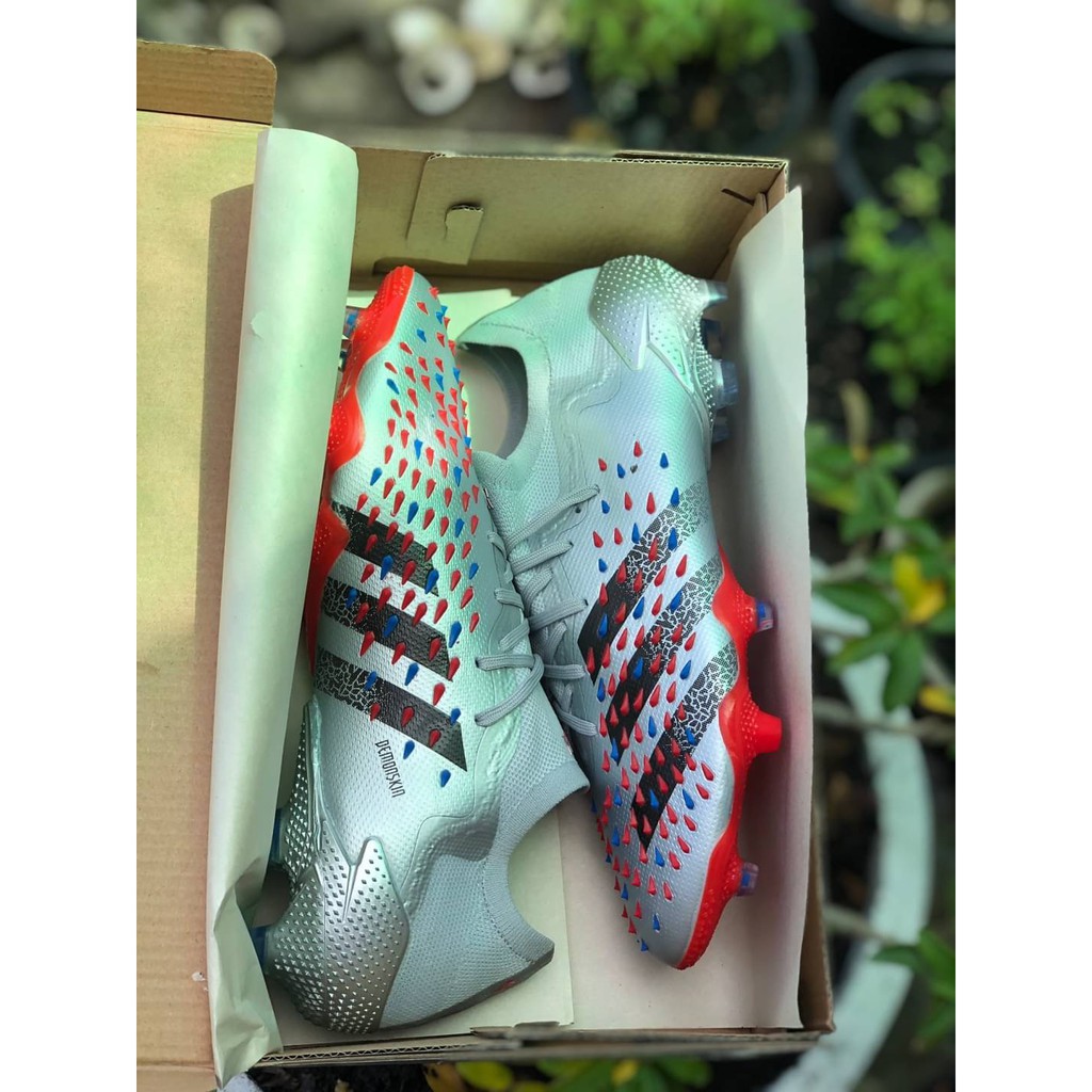 รองเท้าสตั๊ดอาดิดาส-ฟุตบอลadidas-predator-freak-1-fgสินค้าพร้อมส่ง