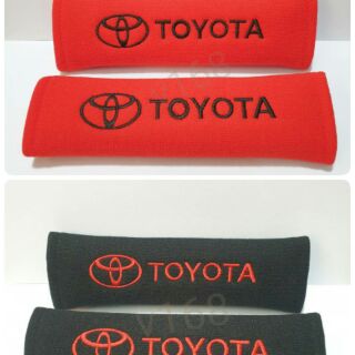 นวมหุ้มเข็มขัดนิรภัย แพ็คคู่ (2 ชิ้น )ปัก Toyota สีดำและสีแดง