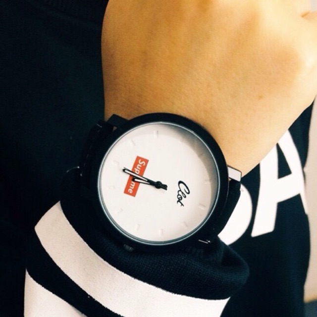 ภาพหน้าปกสินค้าลดสุดๆ  ขายขาดทุน Supreme watch