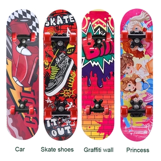 ภาพขนาดย่อของภาพหน้าปกสินค้าสเก็ตบอร์ด สไตล์สปอร์ต skateboad สเก็ตบอร์ด4 ล้อ สำหรับผู้เริ่มเล่น รุ่น แฟชั่นสเก็ตบอร์ด สเก็ตบอร์ดด์สี่ล้อเด็กผู้ใหญ่ จากร้าน komi_home บน Shopee ภาพที่ 2