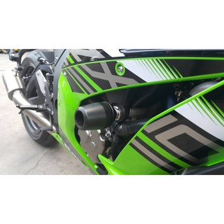 กันล้ม Frame Sliders Kawasaki ZX10 2011-19 ทุกปี แบร์น Mothracing ช่วยป้องกันเวลารถล้ม ไม่ให้เกิดความเสียหายมาก ลดจาก...