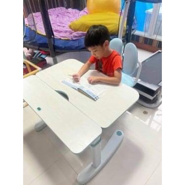 ชุดโต๊ะเขียนหนังสือเพื่อสุขภาพสำหรับเด็ก-babysit-kids-table