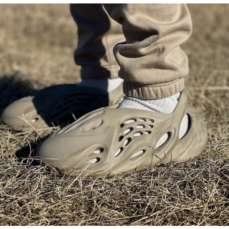 YEEZY FOAM RUNNER STONE SAGE Shopee Thailand
