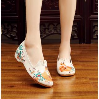 ภาพขนาดย่อของภาพหน้าปกสินค้ารองเท้าผ้าใบ สไตล์จีน สำหรับผู้หญิง จากร้าน dani.th บน Shopee