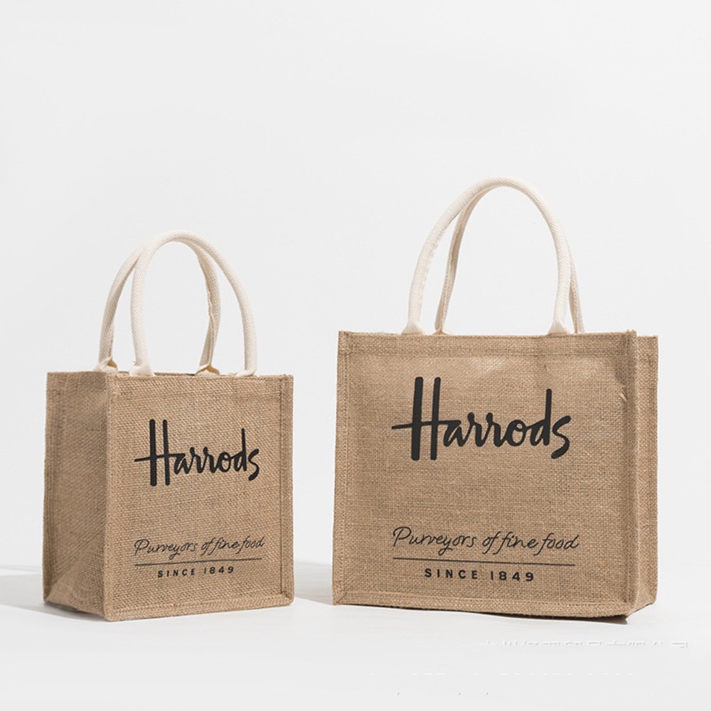 กระเป๋าถือ-ผ้าฝ้าย-และผ้าลินิน-พิมพ์ลายตัวอักษร-harrods