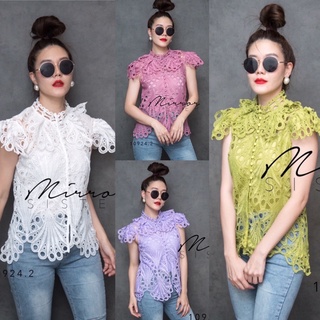 (นางแบบใส่ชุดขาย) Sweet Neatly Lace เสื้อลูกไม้งามๆ สวยดูดีผ้าลูกไม้ฉลุแต่งระบายที่คอและแขน กระดุมผ่าหน้า พร้อมสายเดี่ยว