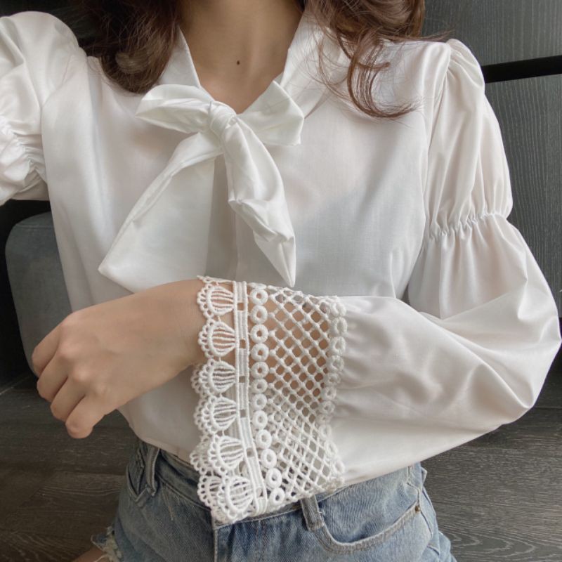 เสื้อเชิ้ตสีขาวปลายแต่งลูกไม้