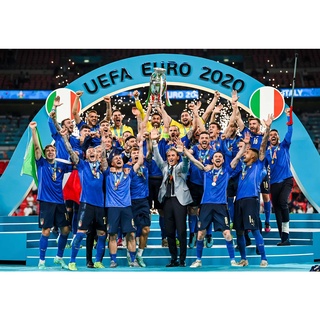 โปสเตอร์ Italy อิตาลี Champion Euro แชมป์ยูโร 2020 2021 poster โปสเตอร์ฟุตบอล Football ภาพภ่าย ตกแต่งผนัง รูปภาพติดห้อง