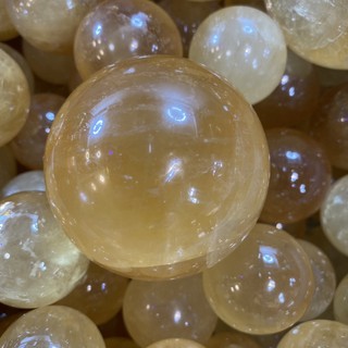 แคลไซด์ หินเหลืองควอตซ์ 3.5-4cm หินลูกแก้วธรรมชาติความโชคดี พลังงานด้านบวก หินจุยเจียแท้ หินมงคล 🌸🌸🌸
