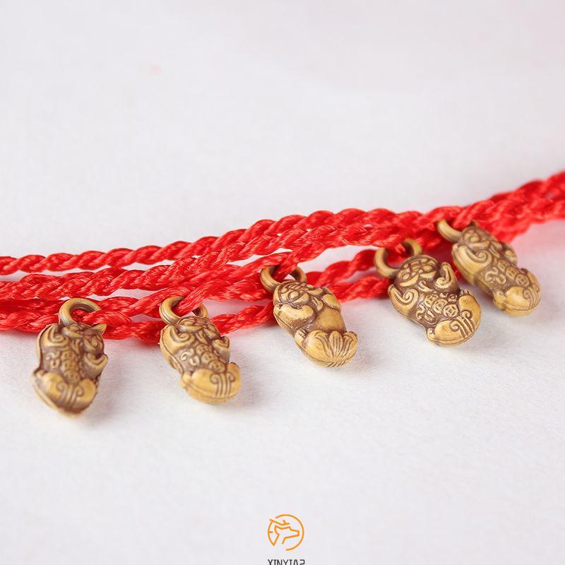 ภาพสินค้าสร้อยข้อมือเชือกทอ สีแดง ขนาดเล็ก ของขวัญ จากร้าน xinyia2.th บน Shopee ภาพที่ 1