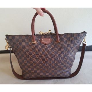 กระเป๋าหนัง Louis Vuitton  Belmont ของแท้ 100 %