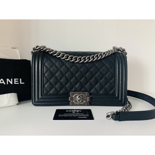 Chanel boy10 black caviar holo29