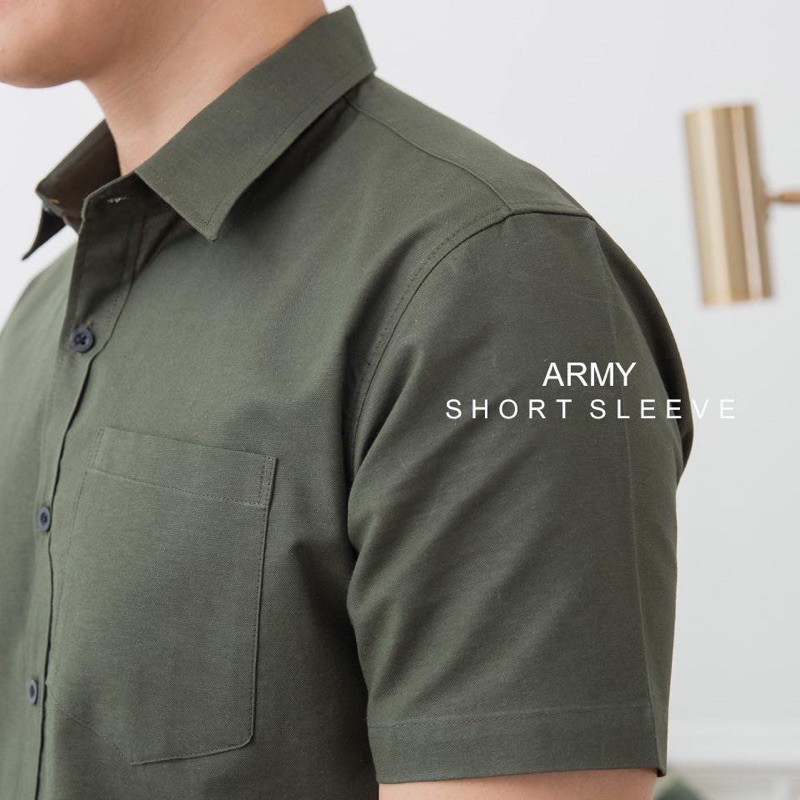 เสื้อเชิ้ตแขนสั้น-เข้ารูป-สีเขียวทหาร-ราคาถูก